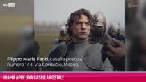 VIDEO Irama apre una casella postale