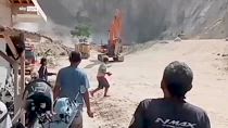 Indonesia, crolla roccia in una cava: almeno 8 morti