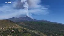 Eruzione Etna, le incredibili immagini della nube