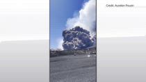 Eruzione Etna, crolla parte del cratere: alta nube di cenere