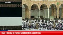 Hajj, migliaia di musulmani pregano alla Mecca