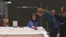Uk, Kate Middleton visita museo V&A East Storehouse