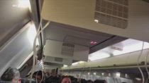 Volo Cagliari Linate, aereo scende di quota: panico a bordo