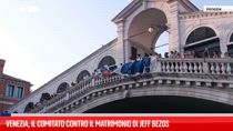 Venezia, il comitato contro il matrimonio di Jeff Bezos