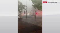 Maltempo Parigi, alberi piegati dal vento e piogge intense