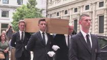 Arnaldo Pomodoro, i funerali dello scultore a Milano
