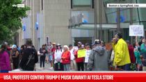Usa, proteste contro Trump e Musk davanti ai Tesla Store