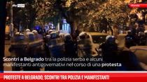 Proteste a Belgrado, scontri tra polizia e manifestanti