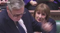 Regno Unito, ministra Rachel Reeves in lacrime in Parlamento