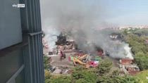 Roma, fumo e fiamme dopo esplosione distributore benzina