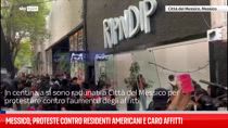 Messico, proteste contro caro affitti e residenti Usa