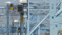 Dazi, incerto obiettivo al 10%. Polemiche sul respingimento di Piantedosi in Libia