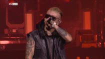 Lazza, prima volta a San Siro tra musica, amici e affetti