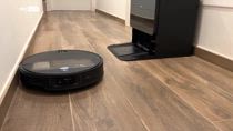 Roborock Saros Z70, il robot aspirapolvere con il braccio