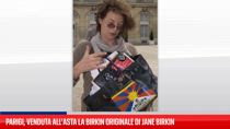 Parigi, venduta all’asta la Birkin originale di Jane Birkin