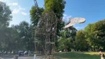 Balena di Angelucci incendiata alla Triennale di Milano