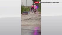 Alluvione in Texas, salvato uomo bloccato su ponte sommerso