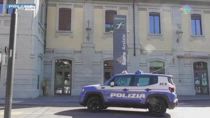 Milano, turista accoltellato e rapinato sul treno: 2 arresti