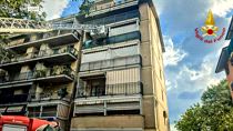 Esplosione in un condominio di Collegno, si scava sotto le macerie