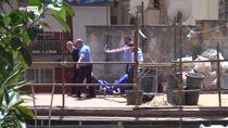 Crolla montacarichi a Napoli, tre operai morti