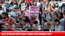 Gaza, in migliaia protestano a Londra fuori Downing Street