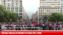 Berlino, migliaia di persone in strada per il Pride