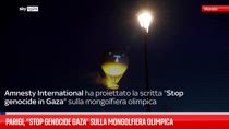 Parigi, “Stop genocide Gaza” sulla mongolfiera olimpica 