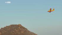 Incendio Villasimius, canadair all'opera a Punta Molentis