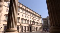 Dazi, cautela governo. Opposizioni: Von der Leyen si dimetta