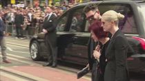 Funerale Ozzy Osbourne, moglie e figli al corteo funebre