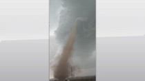 Cina, tornado a Ulan Hada: colonna di vento e detriti