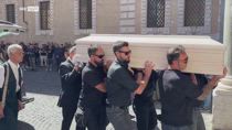 Funerali Jesto, folla a Roma per l'ultimo saluto