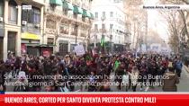 Buenos Aires, corteo per santo diventa protesta contro Milei