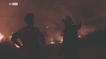 Spagna, incendio León: notte di lavoro per vigili del fuoco