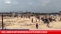Gaza, lancio di aiuti umanitari nella città di Deir Al-Balah