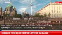 Berlino, un tuffo nel fiume contro il divieto di balneazione