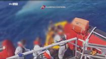 Naufragio migranti Lampedusa, il video dei soccorsi