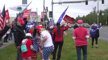 Sostenitori di Trump si radunano nel centro di Anchorage