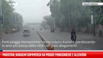 Pakistan, Karachi sommersa da piogge monsoniche e alluvioni
