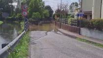 Maltempo Veneto, sottopasso allagato: salvata una donna