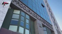 Camorra, sparatoria a Napoli: due arresti legati ai clan