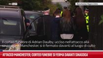 Attacco Manchester, corteo funebre si ferma davanti sinagoga