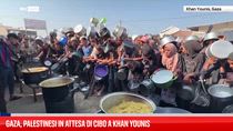 Gaza, palestinesi in attesa di cibo a Khan Younis
