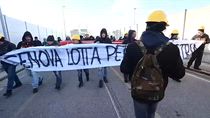 ex Ilva, Genova paralizzata dai cortei, sciopero a Taranto