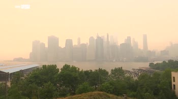 New York avvolta nel fumo degli incendi canadesi: qualit� dell'aria peggiore del 9/11