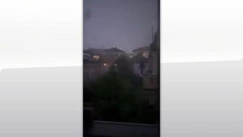 Emergenza Maltempo, a Milano la tempesta da un balcone