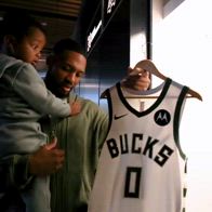 NBA, Lillard per la prima volta con la nuova maglia Bucks