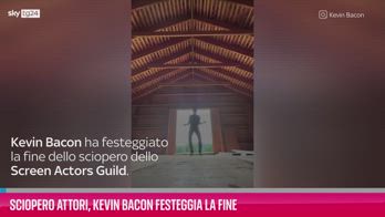 VIDEO Sciopero attori, Kevin Bacon festeggia la fine