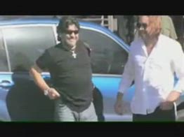 Manu Chao canta per Maradona (La Vida es una Tombola)
