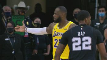 NBA, tripla doppia di LeBron James vs. Spurs